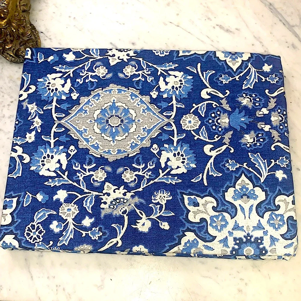 RALPH LAUREN CHAMBERS MEDALLION TABLECLOTH NEW 120 BY 60 OBLONG